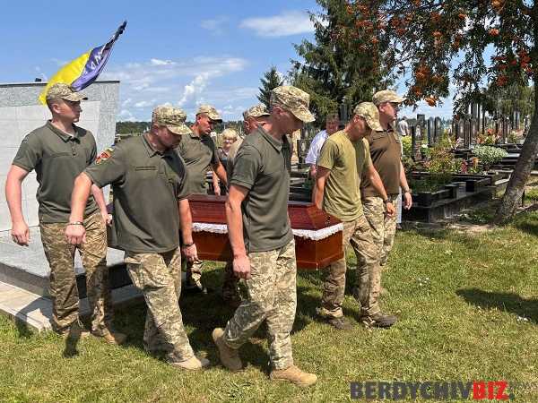 На Дмитрівське кладовище прибув ще один небесний ангел