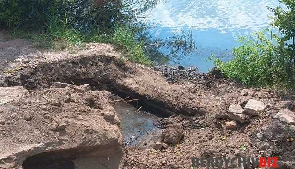 Місце витоку планують засипати бетоном