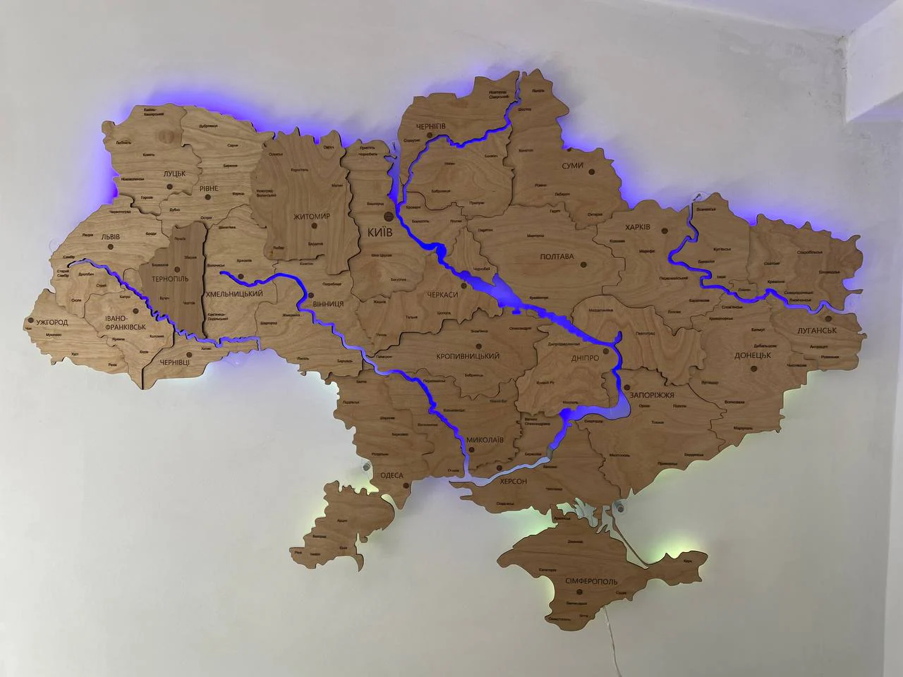 Карта Украины из дерева с подсветкой