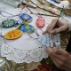 1/20: У Житомирі студенти створюють 2025 писанок-оберегів для військових / Фото: Ірина Чириця, Укрінформ
