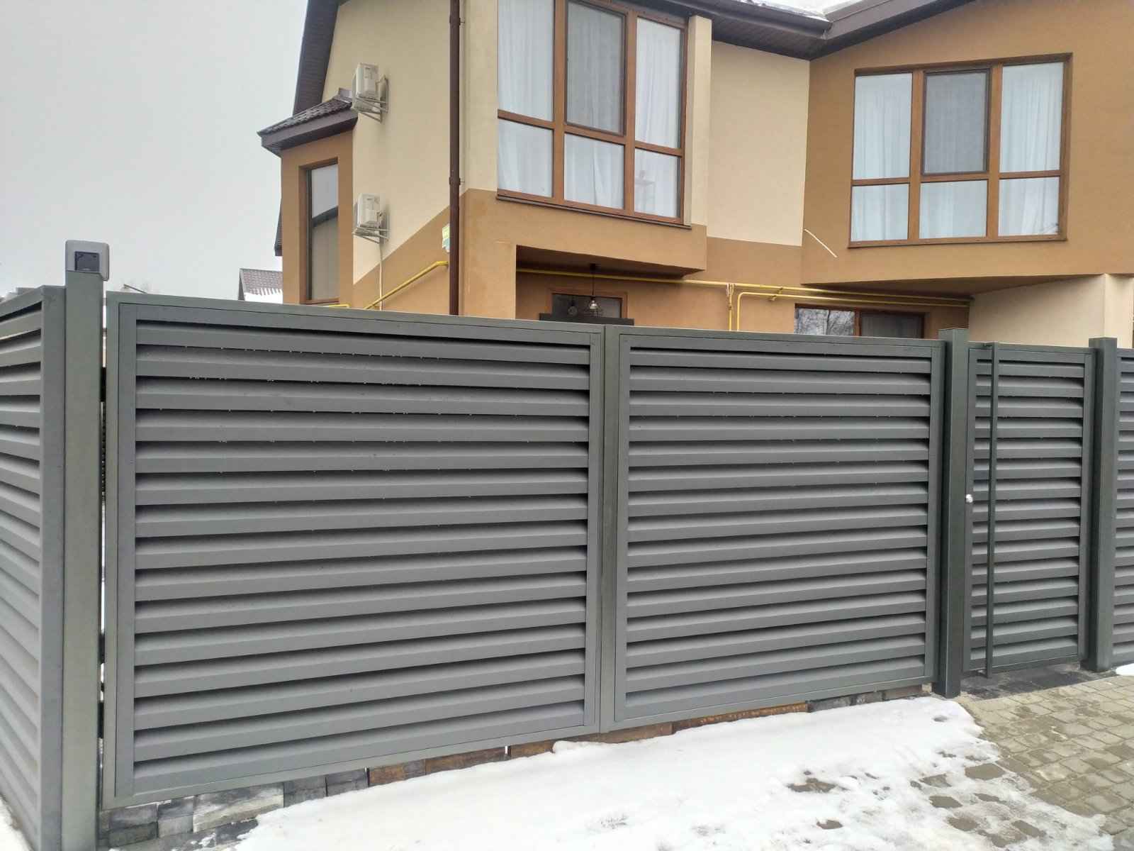 Ворота та паркани жалюзі