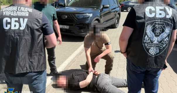 За гроші обіцяв “броню”: СБУ затримала керівника Житомирського ТЦК