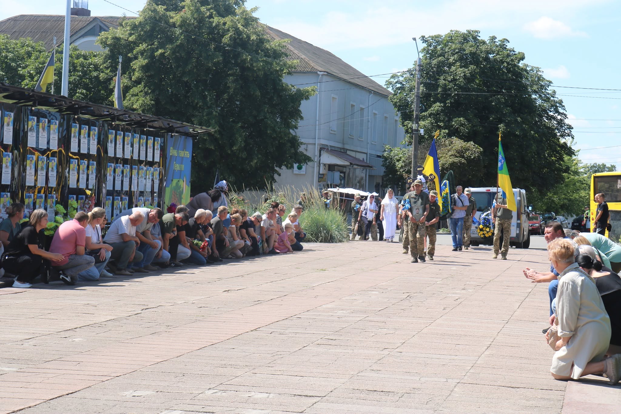 Радомишльська громада попрощалася із Захисником України Олексієм Розіним