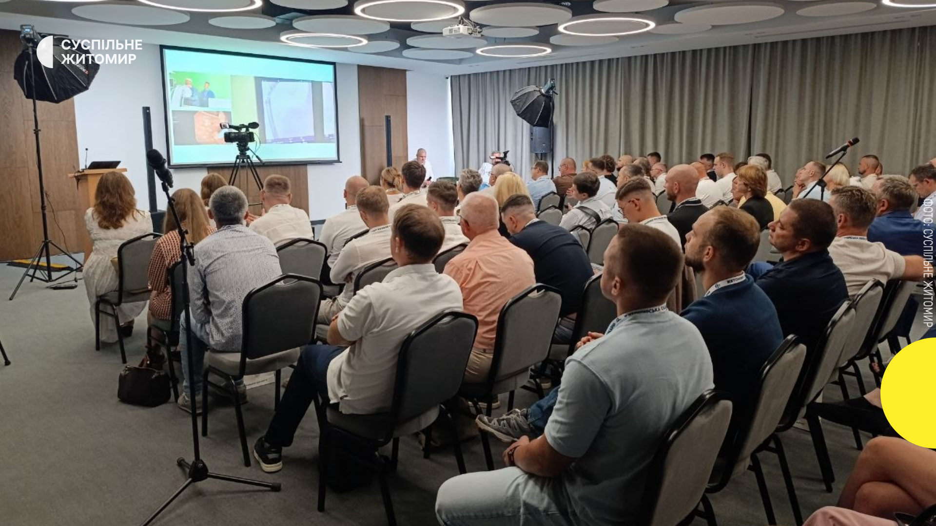 <strong>П’ять мініінвазивних операцій без розрізів: Житомирські хірурги навчають колег у прямому ефірі</strong>