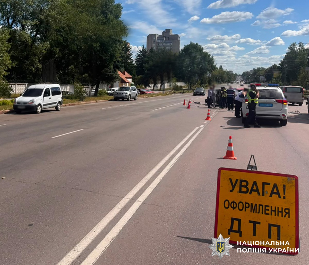 У Житомирі кросовер після ДТП влетів у пішохідну зону.