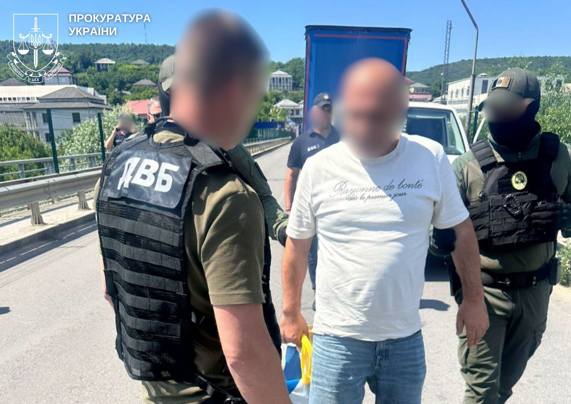 Житомир: екстрадованого іноземця-дилера нелегального алкоголю чекає суд.