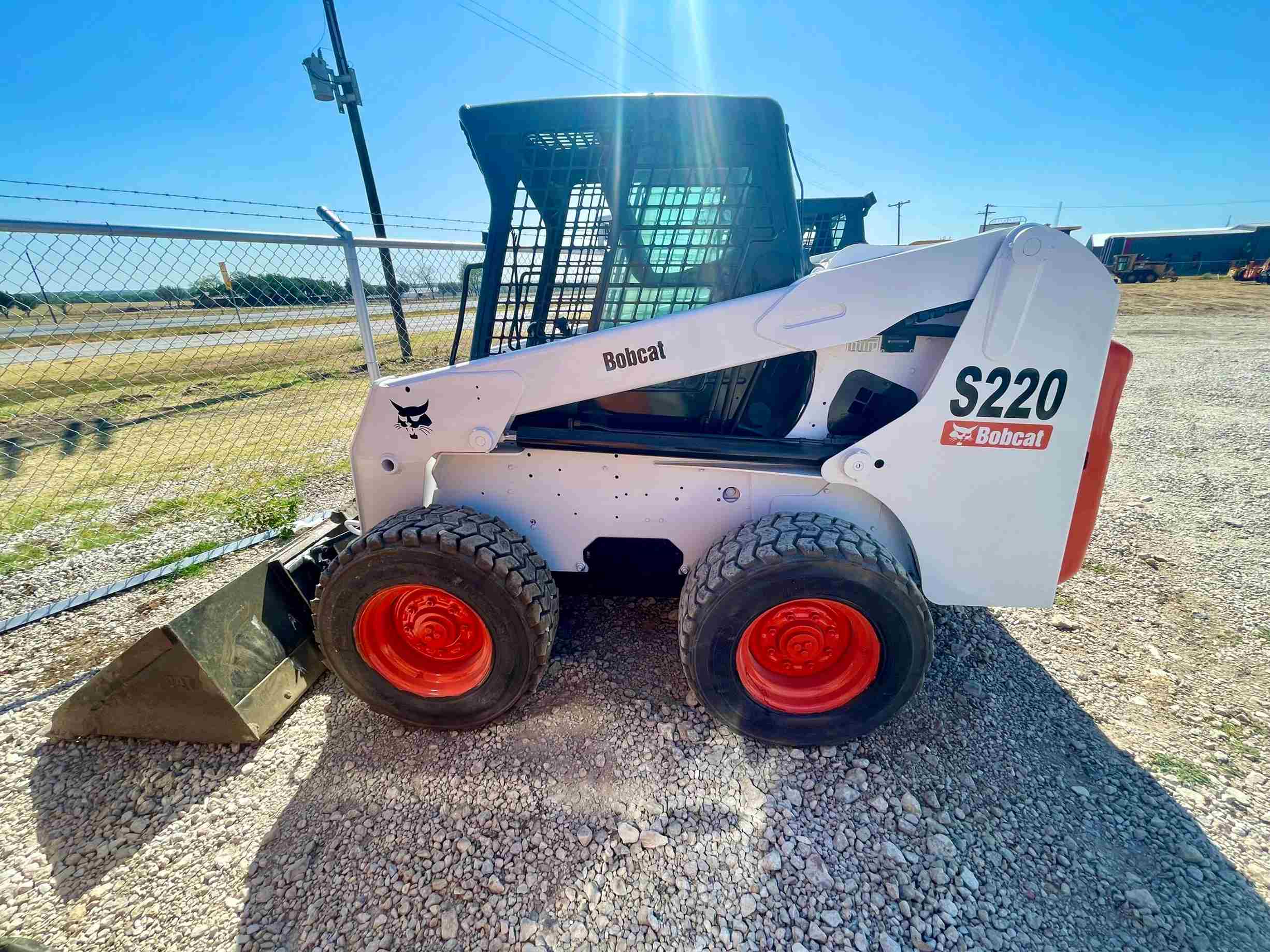 Bobcat S220: типичные неисправности и подбор запчастей для ремонта
