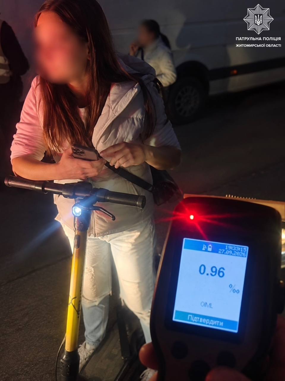 П'яна житомирянка на самокаті без фар: поліція затримала порушницю.