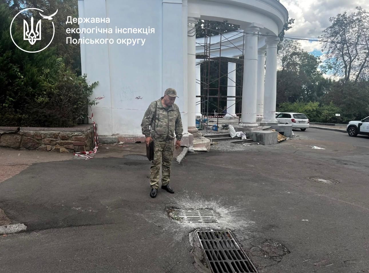 Шодуарівський парк: покарали за злив фарби в каналізацію.