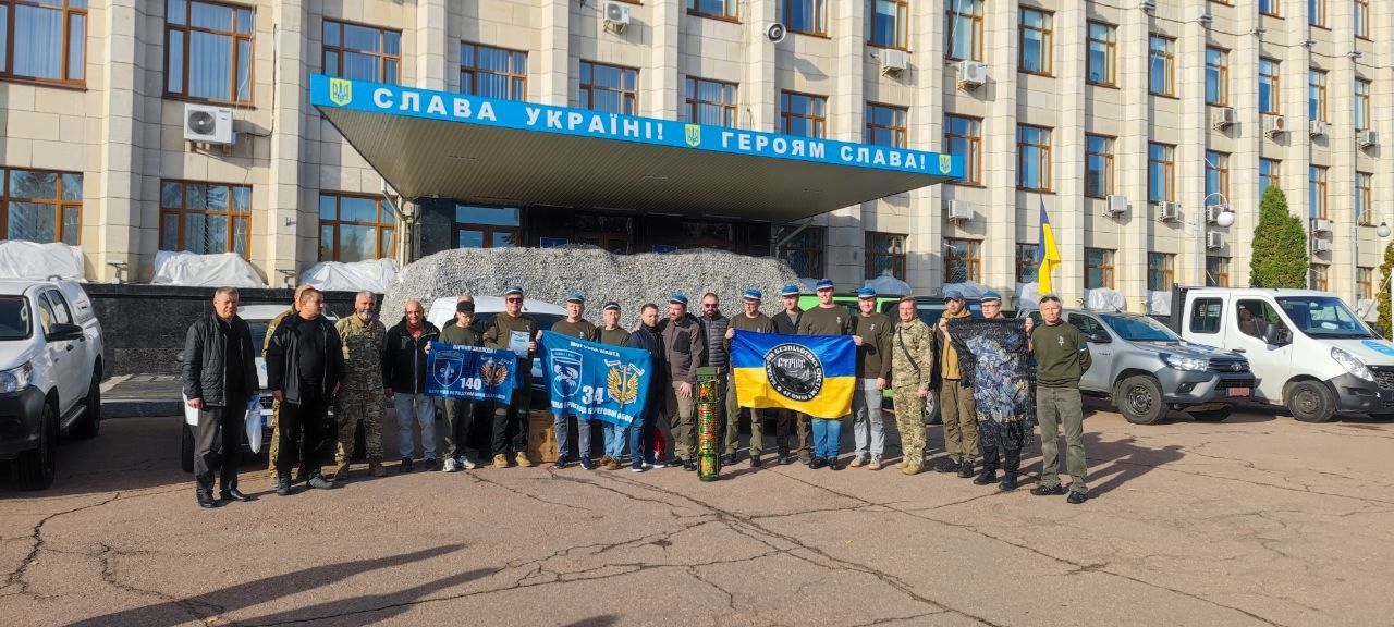 Естонські волонтери: 13 авто для фронту в Україні.